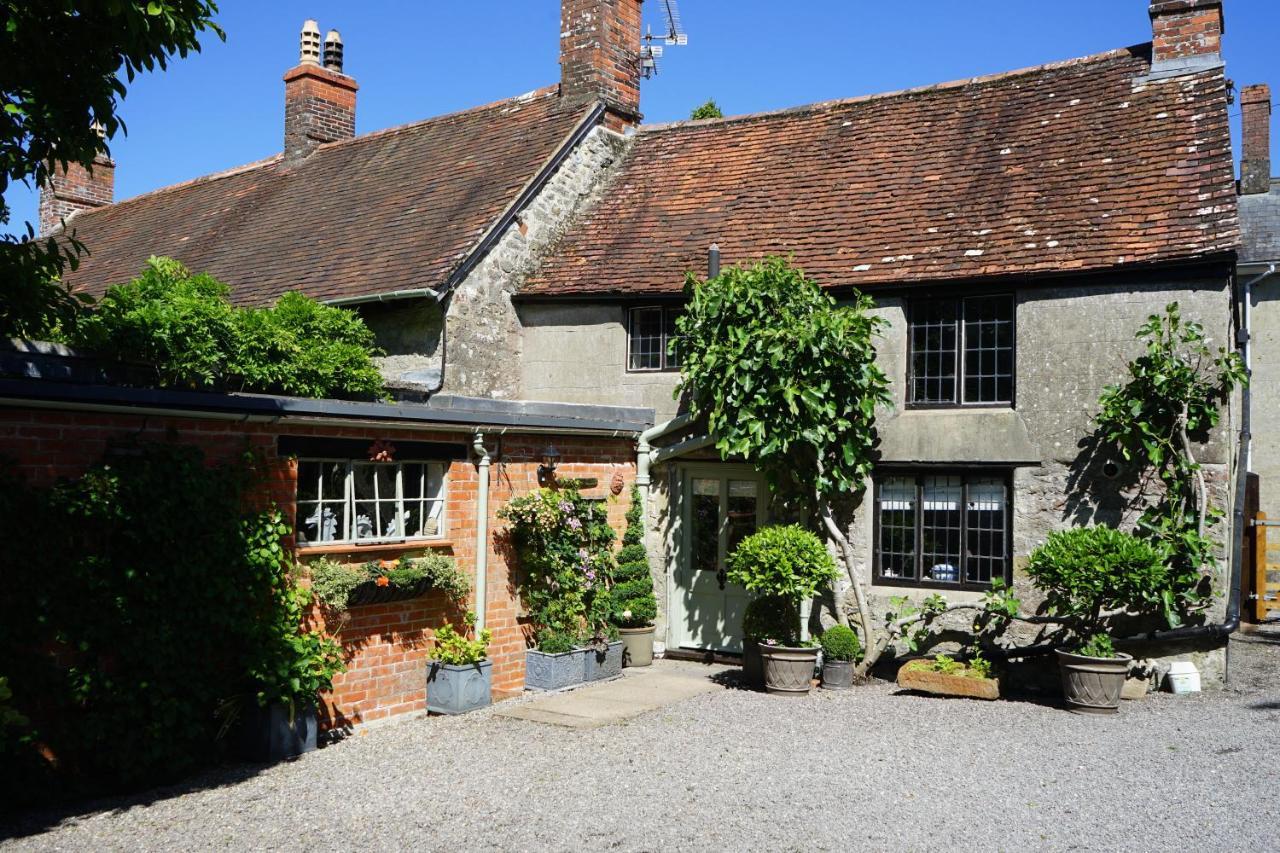 Villa Stunning Historic 2-Bed House in Shaftesbury Exterior foto
