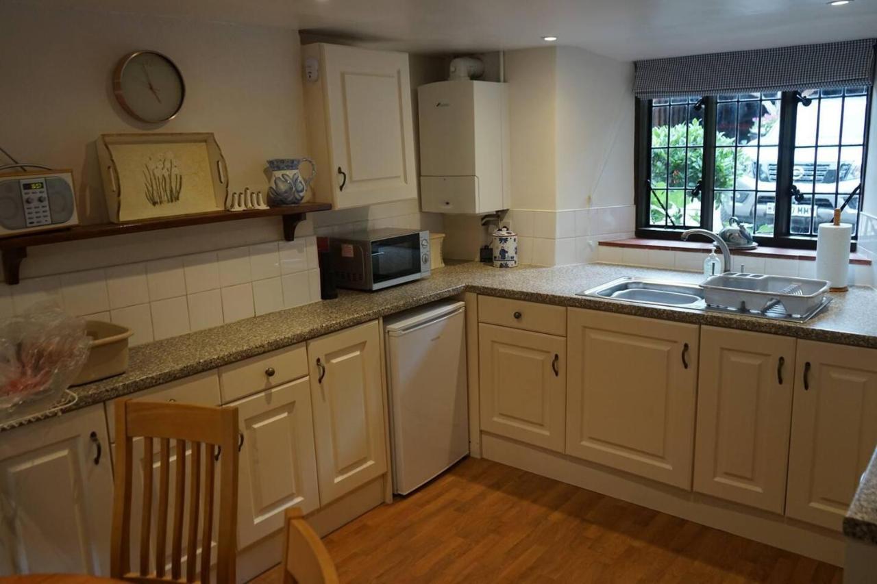 Villa Stunning Historic 2-Bed House in Shaftesbury Exterior foto