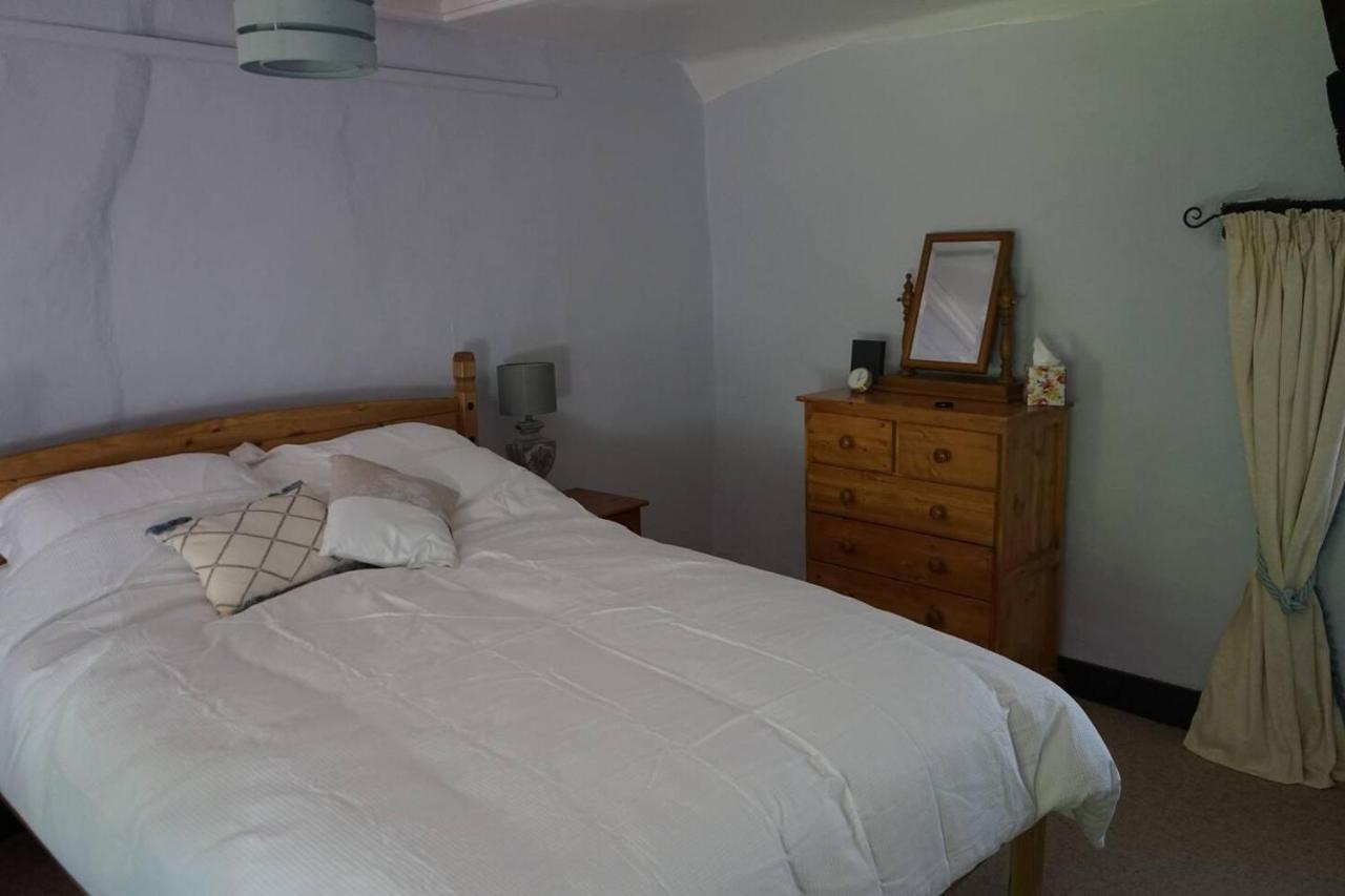 Villa Stunning Historic 2-Bed House in Shaftesbury Exterior foto