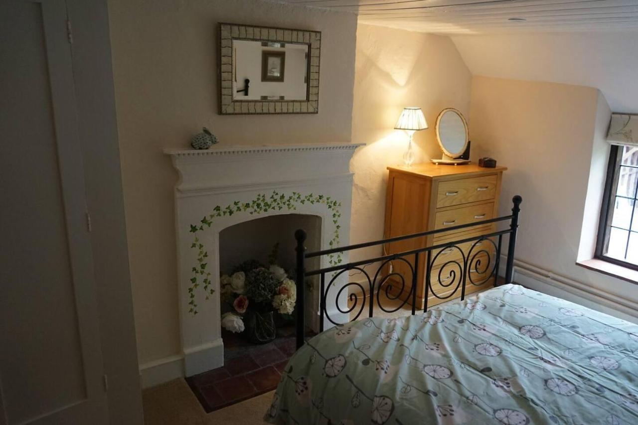 Villa Stunning Historic 2-Bed House in Shaftesbury Exterior foto