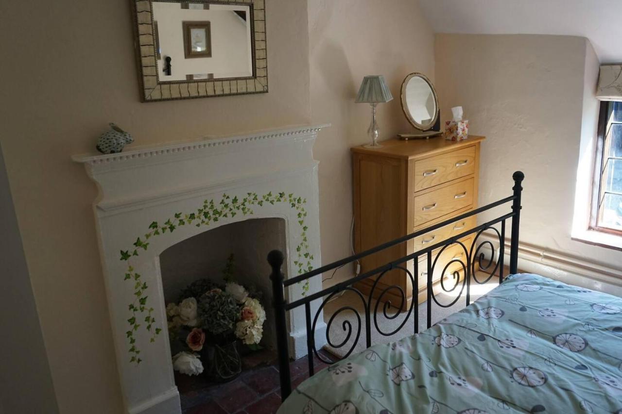 Villa Stunning Historic 2-Bed House in Shaftesbury Exterior foto